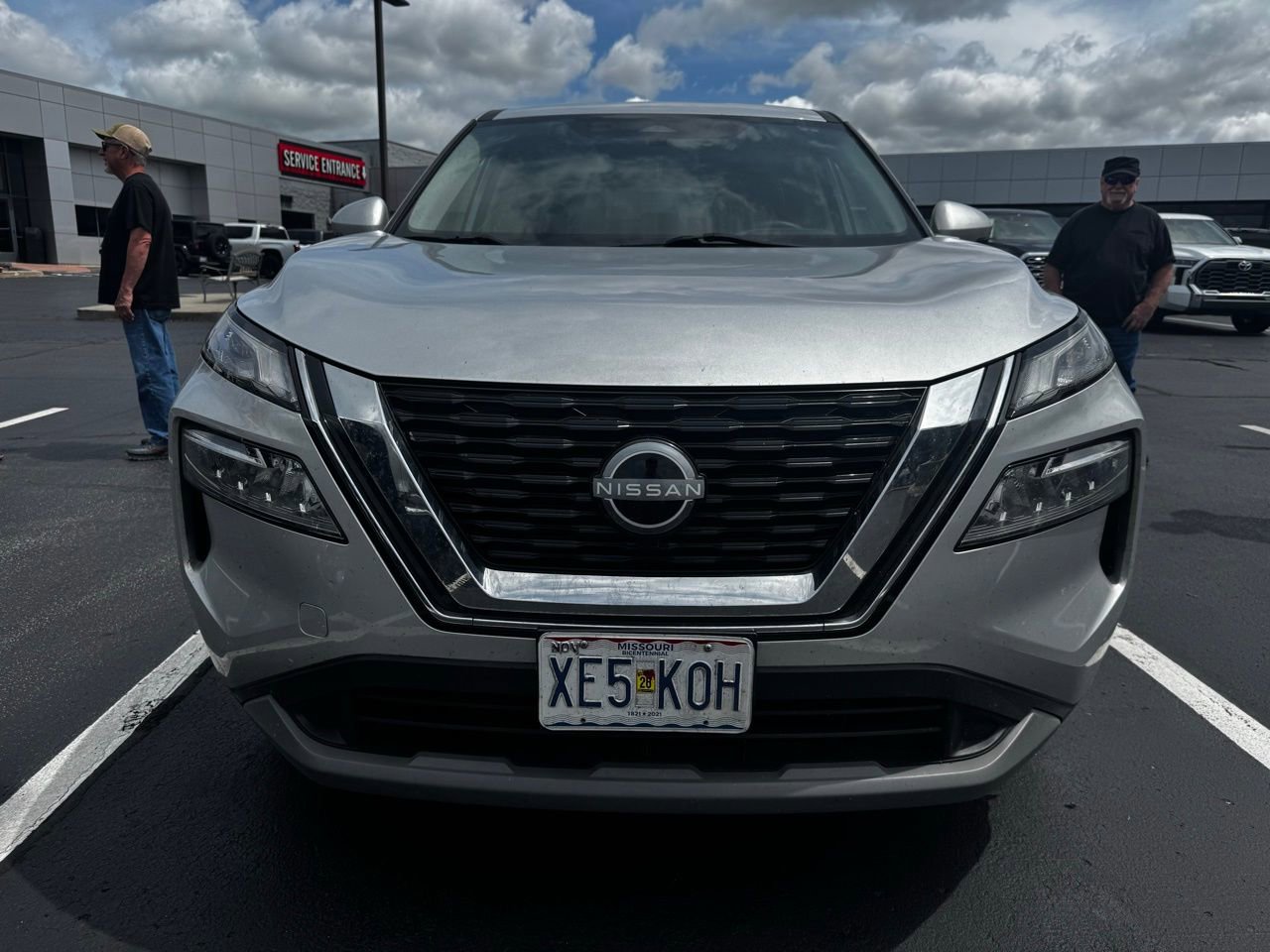 Used 2022 Nissan Rogue SV AWD/4WD image 3