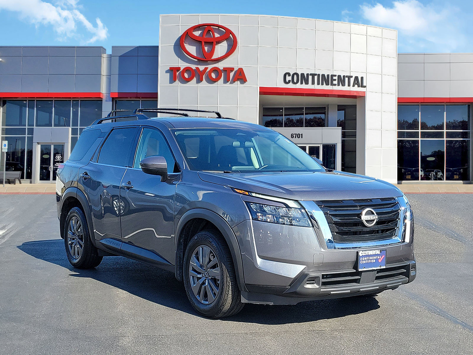 Used 2024 Nissan Pathfinder SV AWD/4WD image 2
