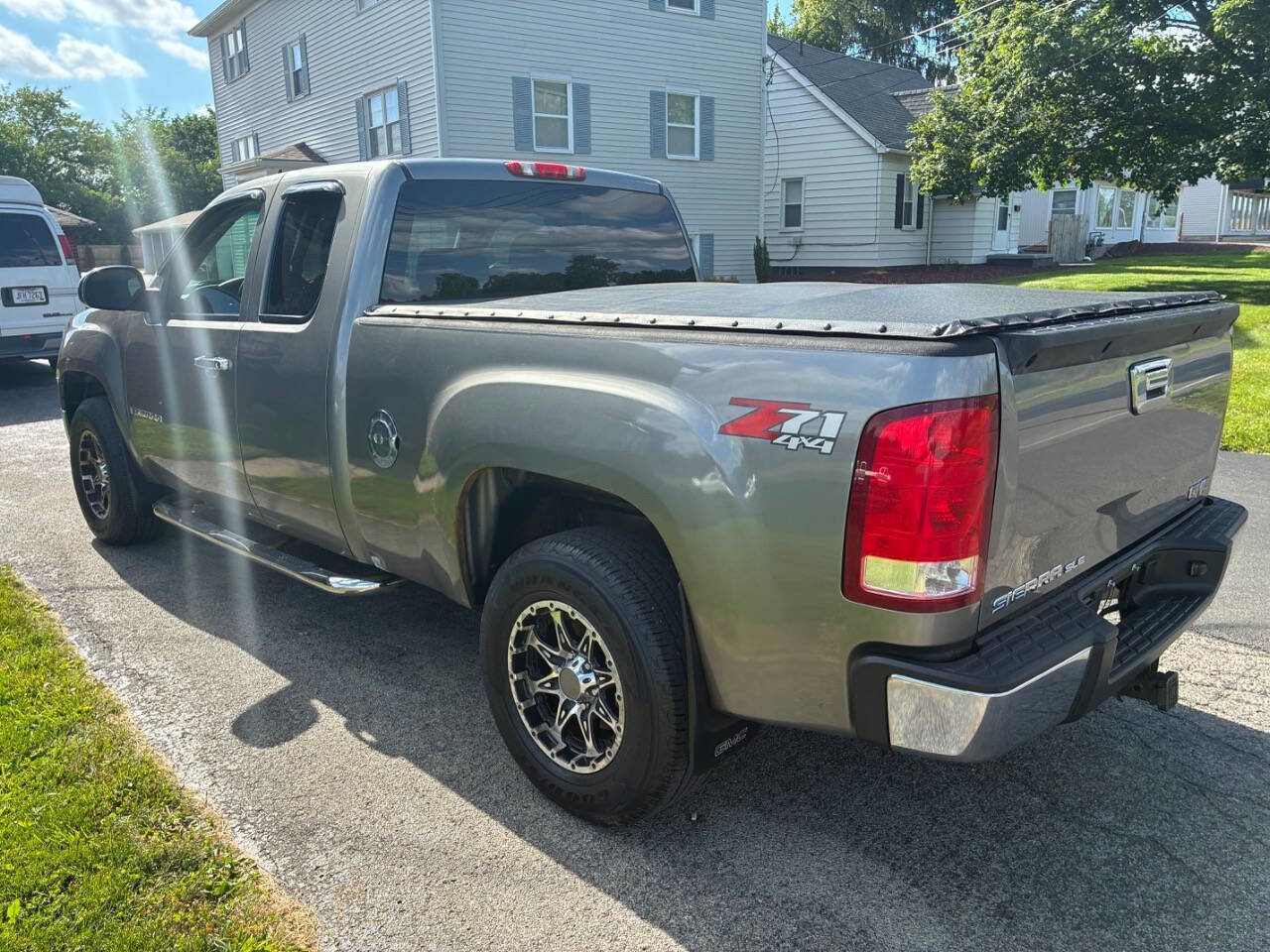 Used 2007 GMC Sierra 1500 SLE w/ SLE1 Preferred Package AWD/4WD image 5