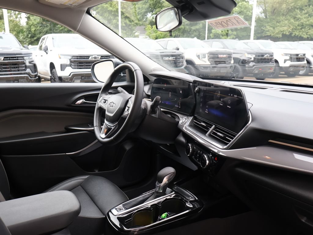 Used 2025 Chevrolet Trax ACTIV w/ Sunroof Package FWD image 34