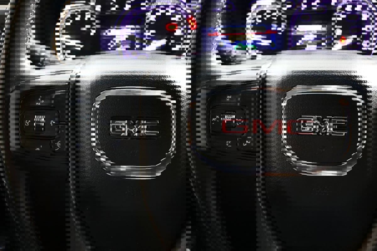 Used 2023 GMC Sierra 2500 AT4 w/ AT4 Preferred Package AWD/4WD image 26