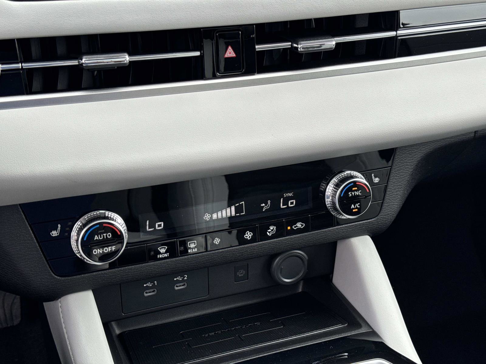 New 2025 Mitsubishi Outlander SE image 25