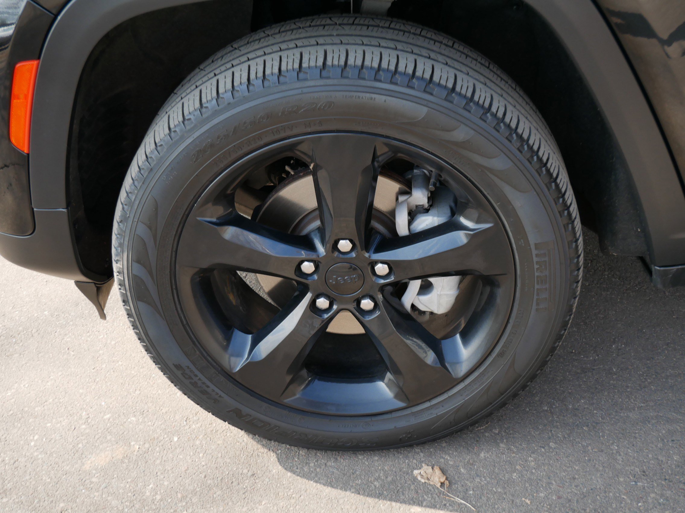 Used 2023 Jeep Grand Cherokee Limited w/ Black Appearance Package image 15