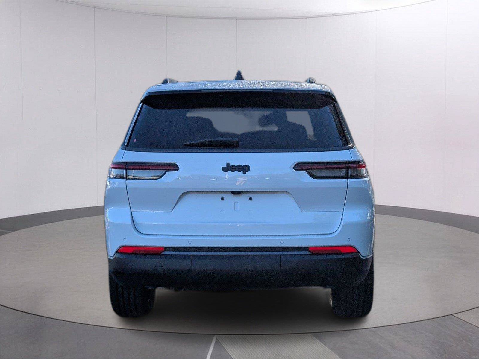 New 2027 Jeep Grand Cherokee L Limited RWD image 4
