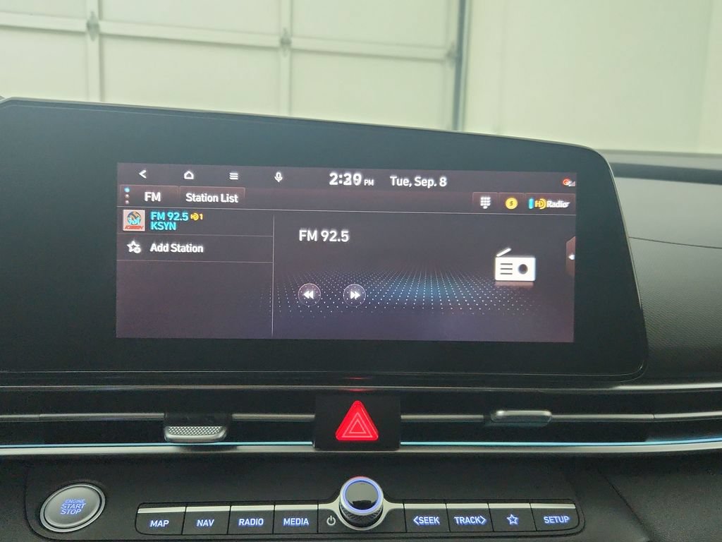 Used 2023 Hyundai Elantra Limited FWD image 26
