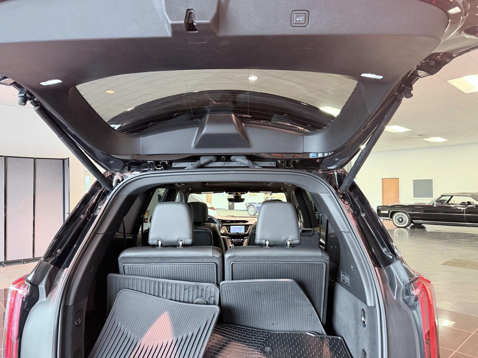 Used 2024 Cadillac XT6 Sport w/ Technology Package AWD/4WD image 26