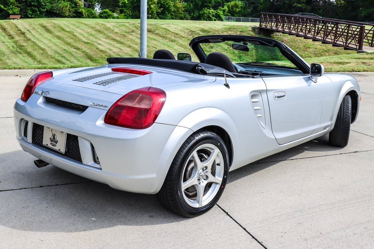Used 2003 Toyota MR2 RWD image 9