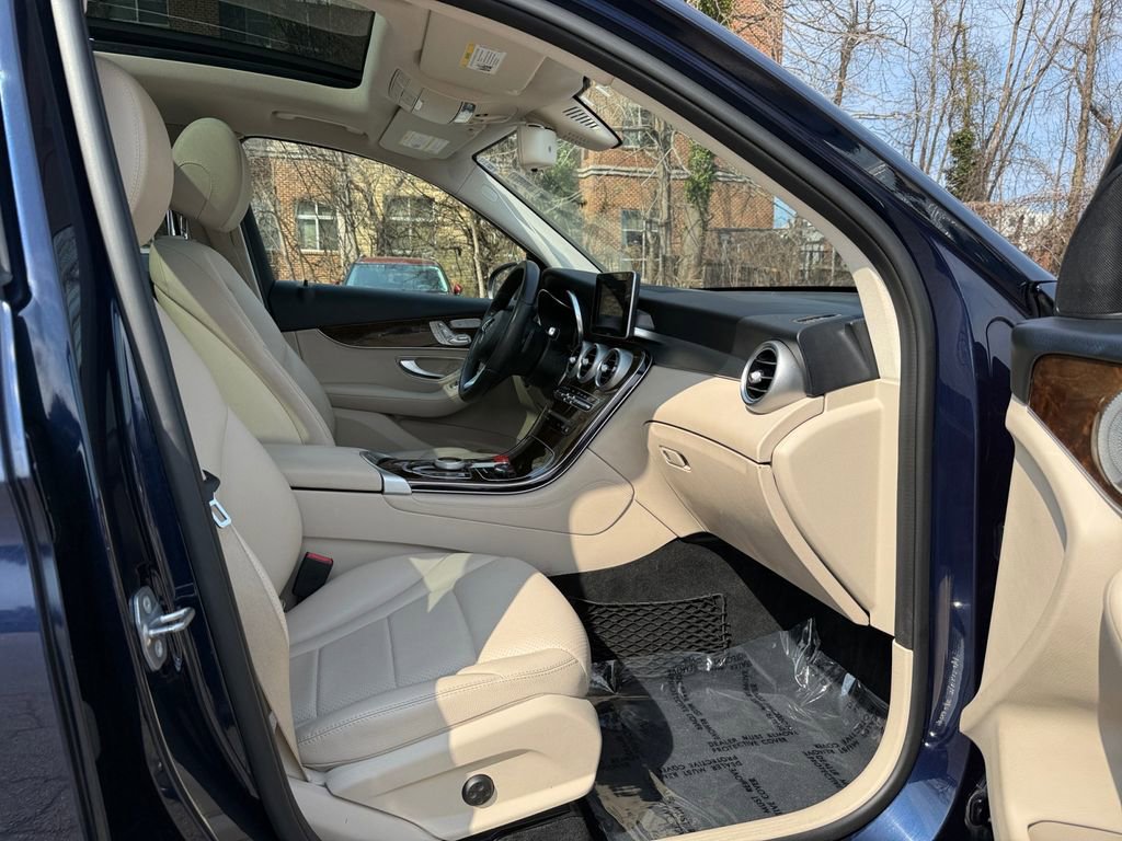 Used 2018 Mercedes-Benz GLC 300 4MATIC image 33