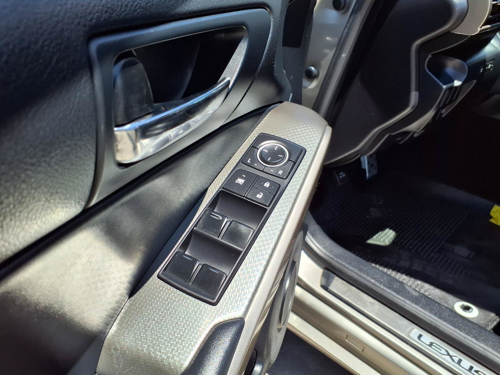 Used 2015 Lexus IS 350 w/ F-Sport Package RWD image 22