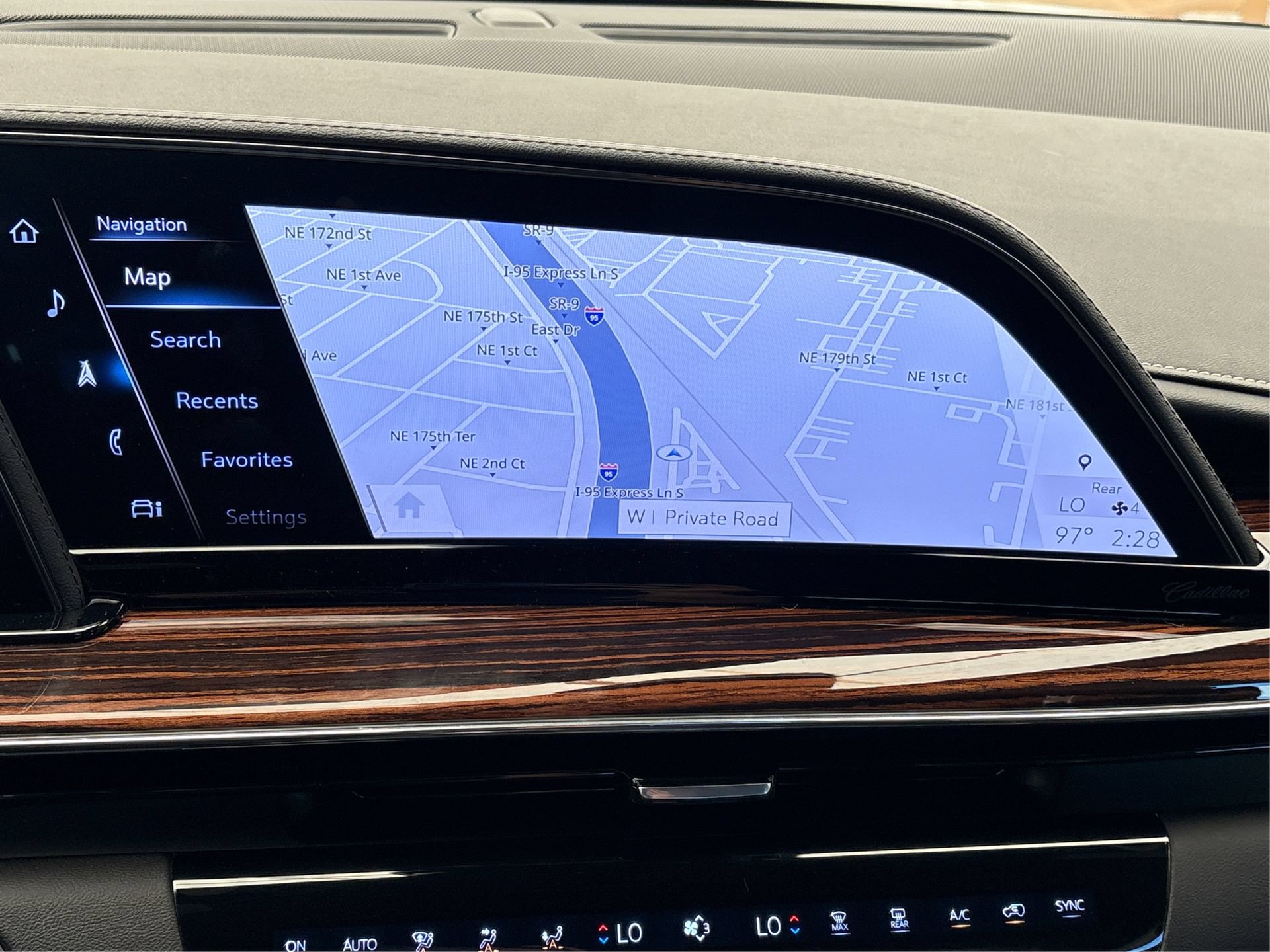 Certified 2022 Cadillac Escalade Premium Luxury w/ Performance Package AWD/4WD image 24