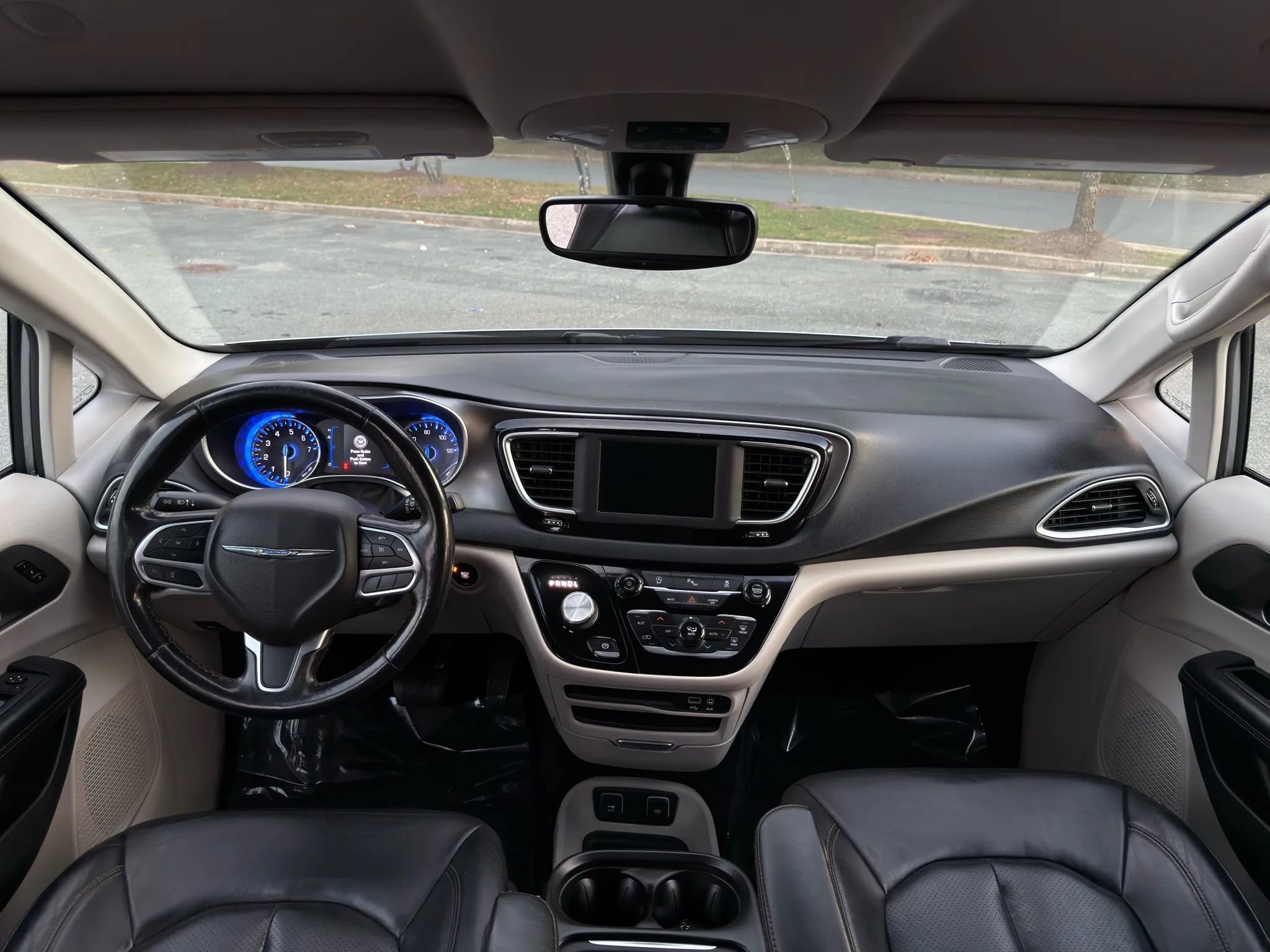 Used 2020 Chrysler Pacifica Touring-L image 34