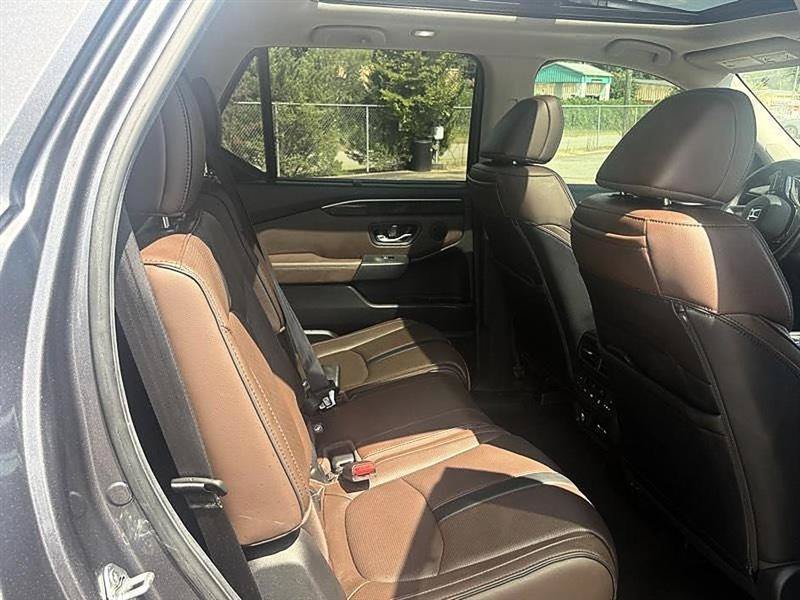 Used 2025 Honda Pilot Elite image 35