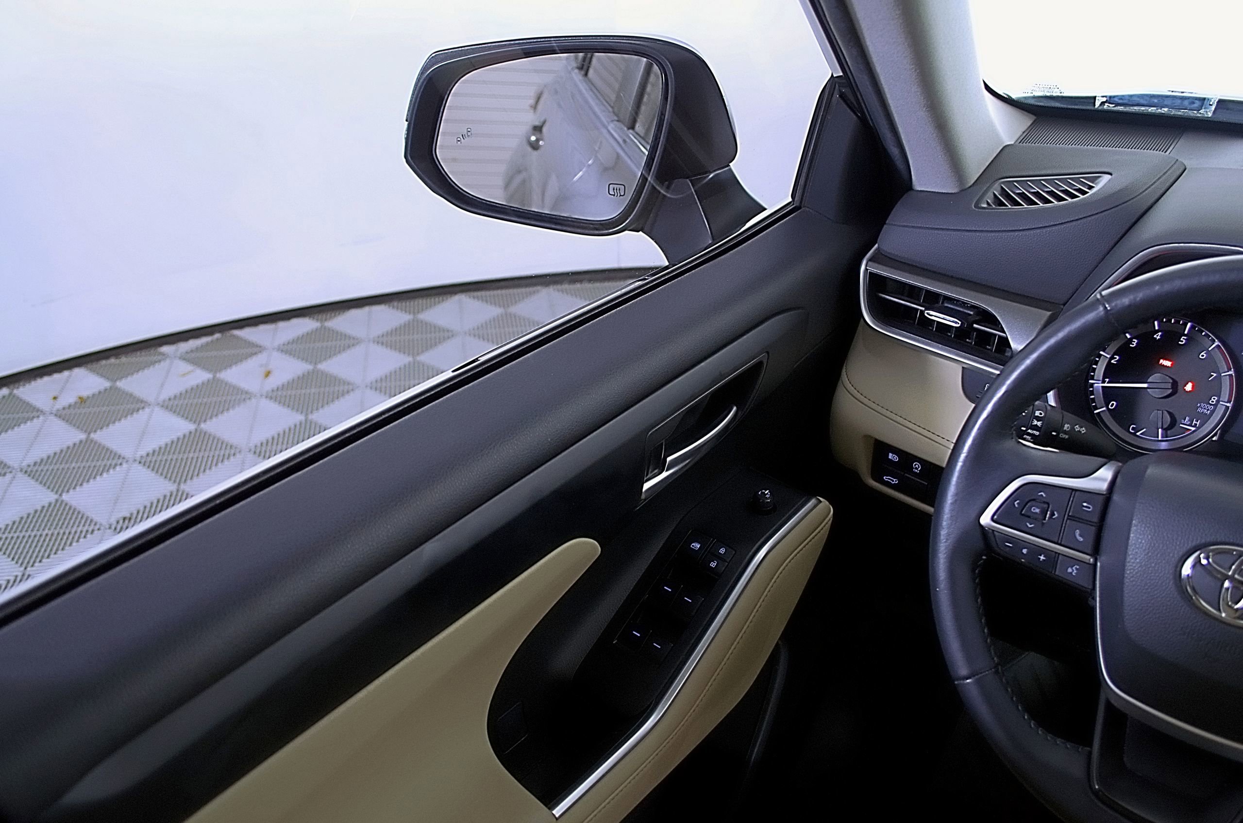 Used 2023 Toyota Highlander XLE image 21