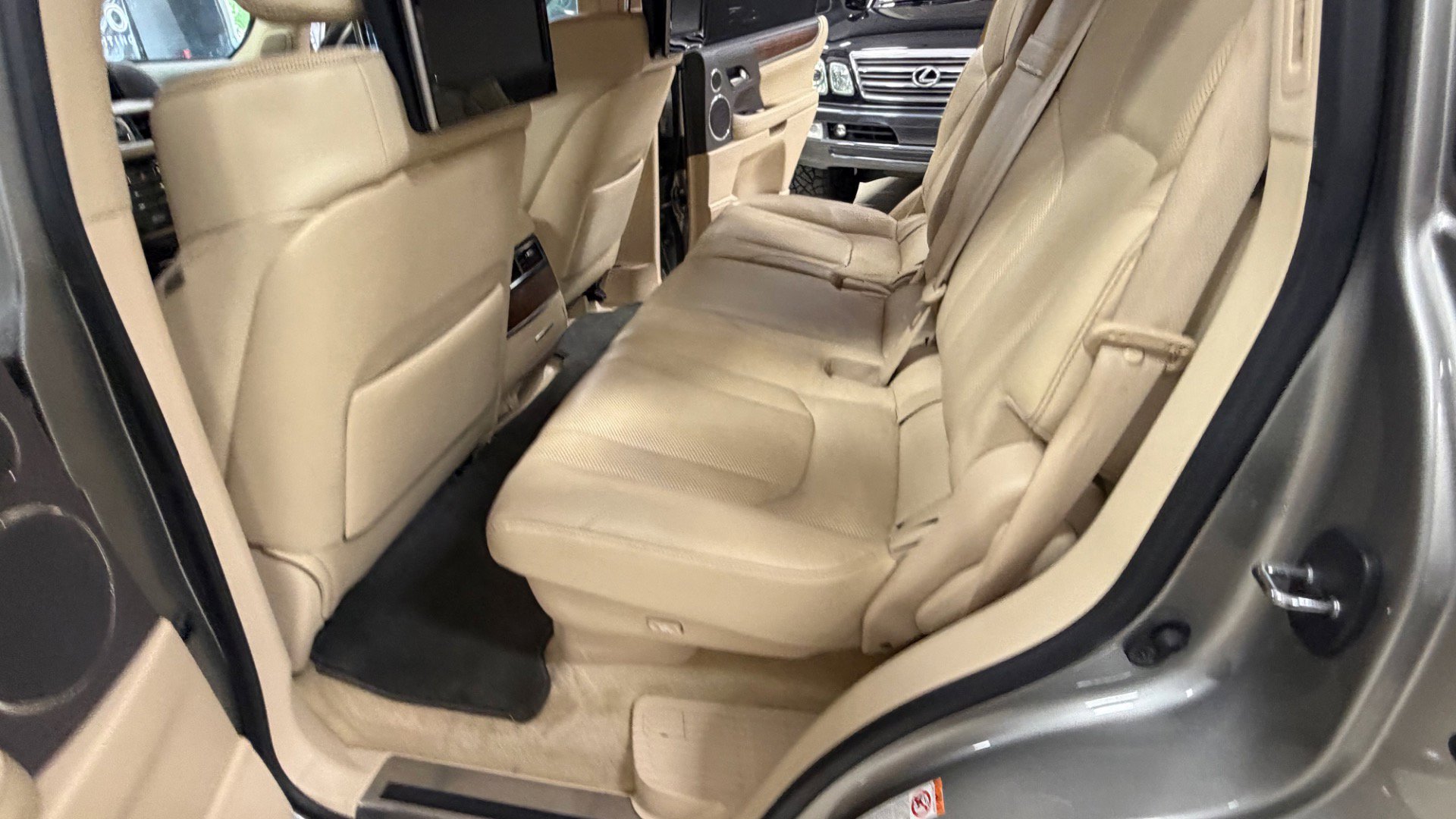 Used 2018 Lexus LX 570 4WD w/ Luxury Package image 22
