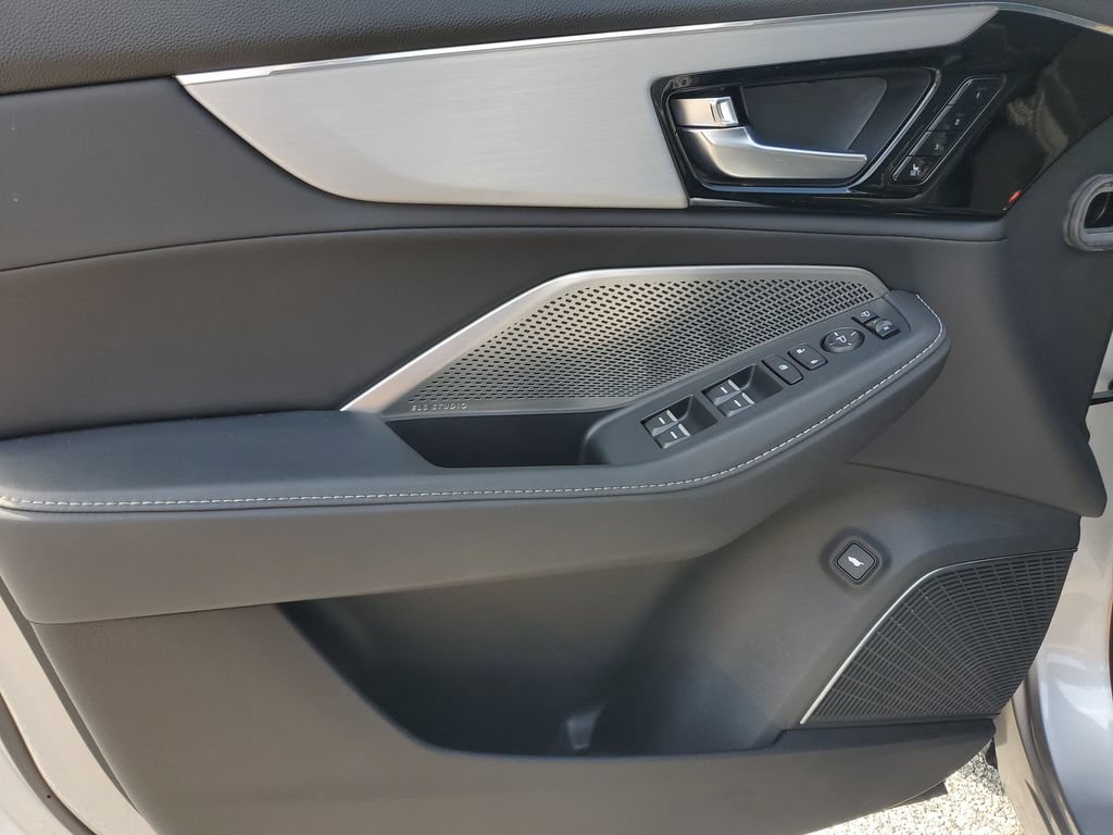 Certified 2024 Acura MDX w/ Technology Package FWD image 18