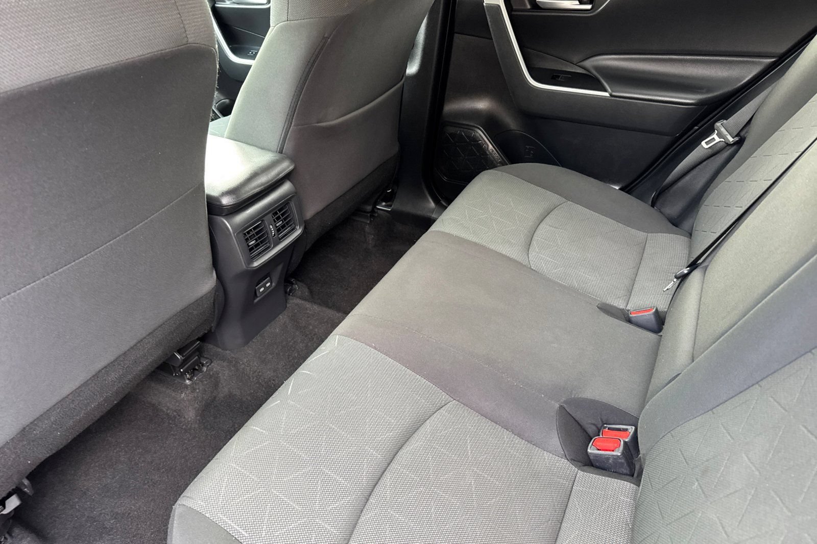 Used 2023 Toyota RAV4 XLE AWD/4WD image 11