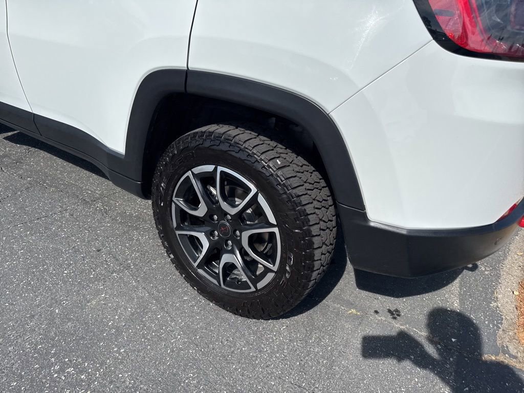 Used 2025 Jeep Compass Trailhawk w/ Trailer Tow Group image 9