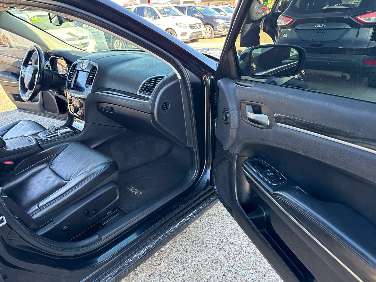 Used 2017 Chrysler 300 Limited RWD image 13
