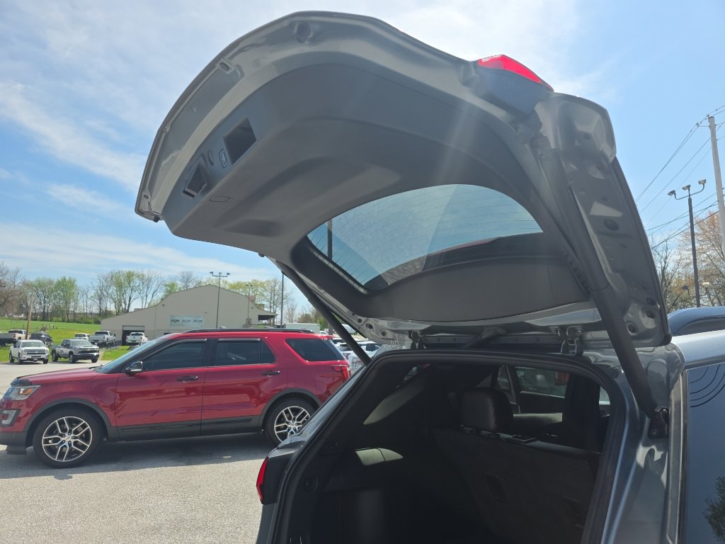 Used 2023 Chevrolet Equinox RS w/ RS Leather Package image 19