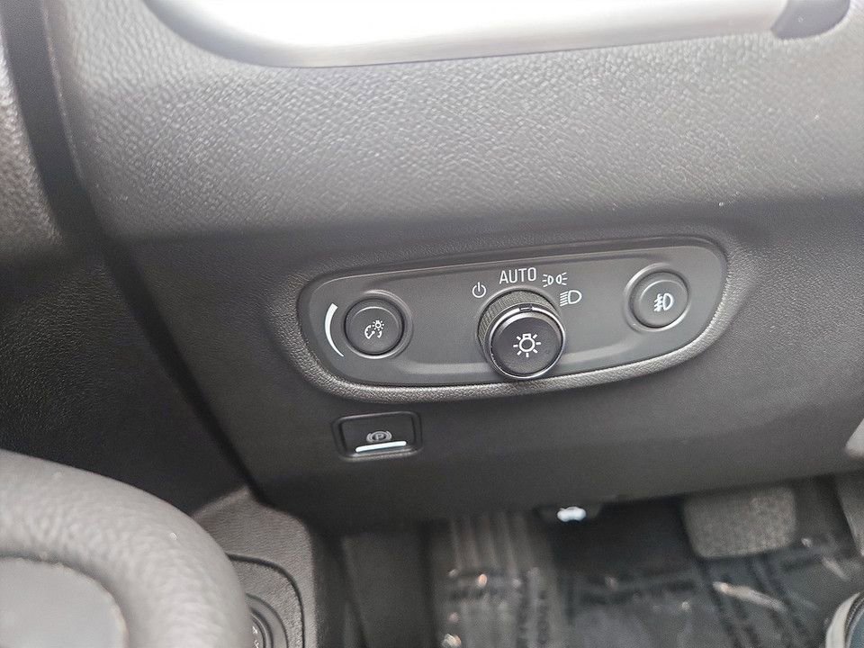 Used 2024 GMC Terrain SLT image 21