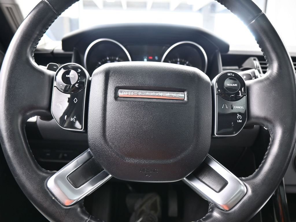 Used 2020 Land Rover Discovery SE image 25