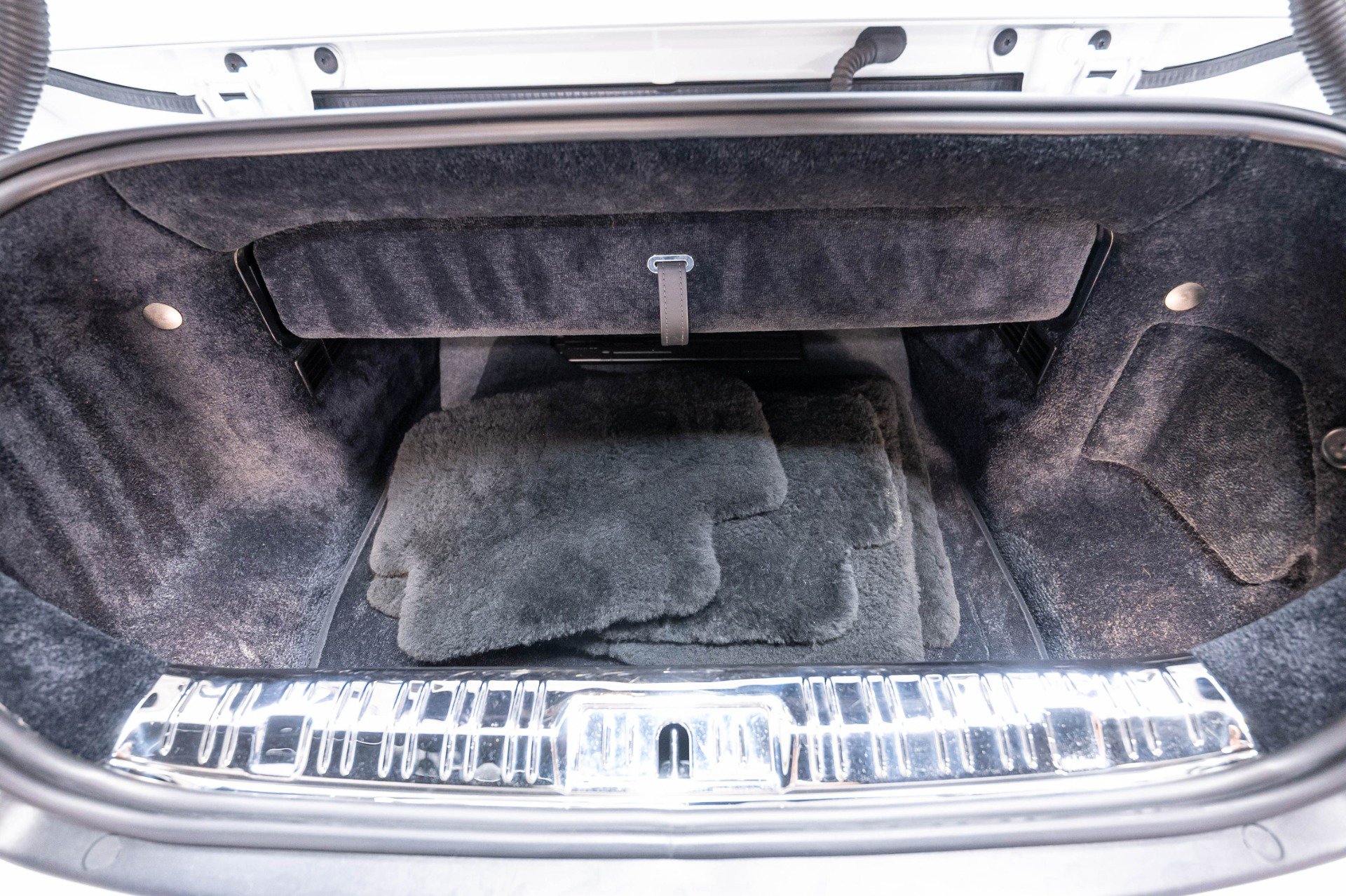 Used 2017 Rolls-Royce Dawn RWD image 63