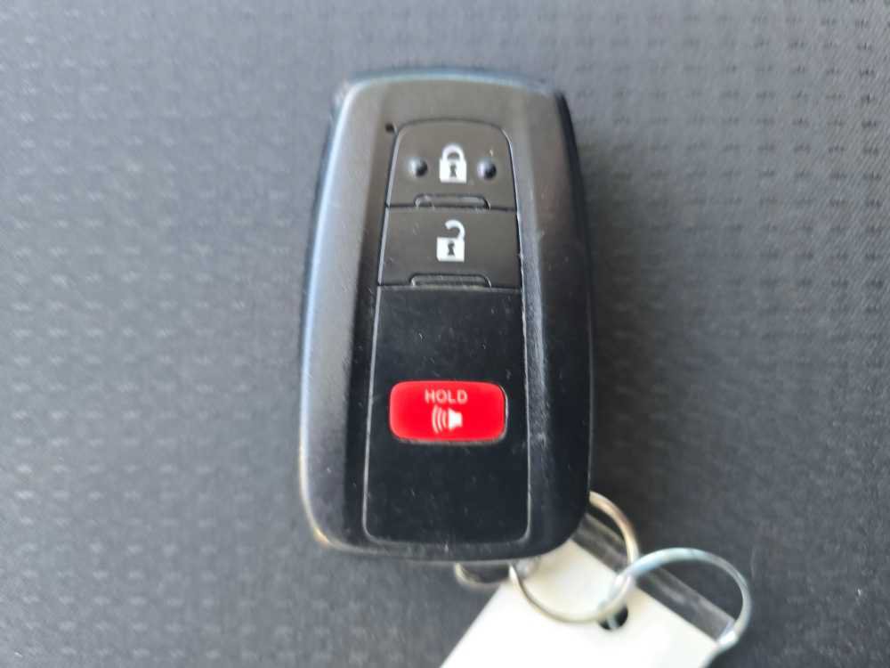 Used 2020 Toyota Prius LE AWD/4WD image 21