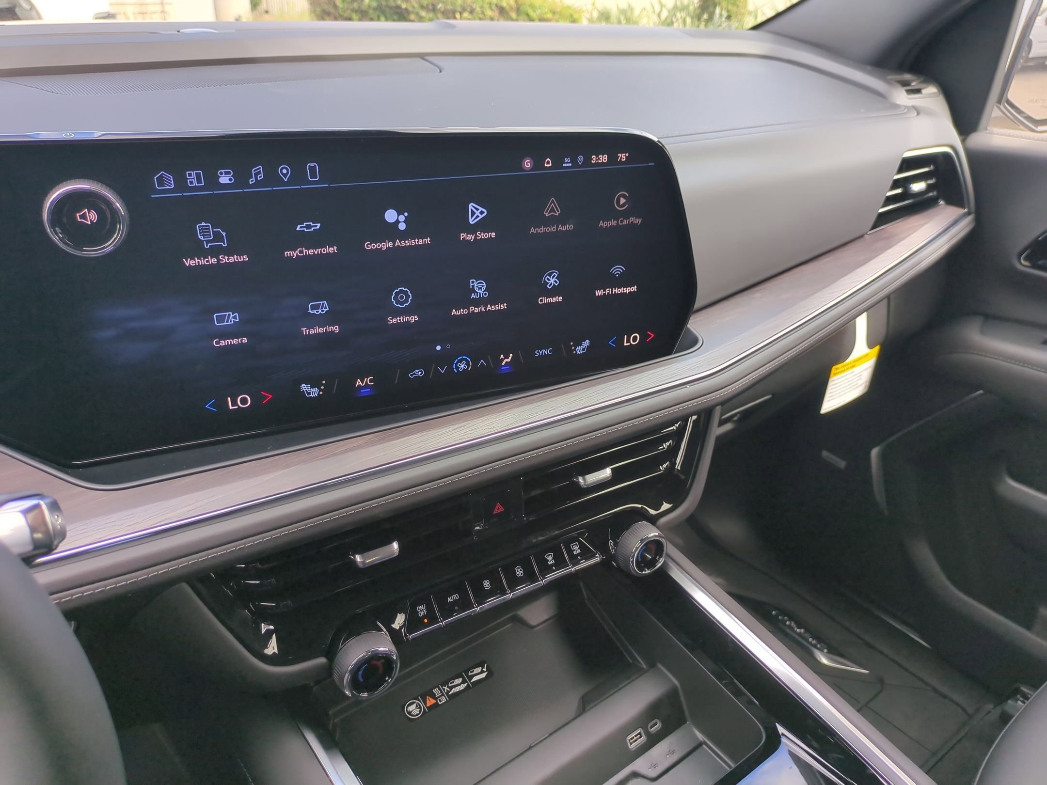 New 2026 Chevrolet Suburban Z71 w/ Z71 Off-Road Package AWD/4WD image 18