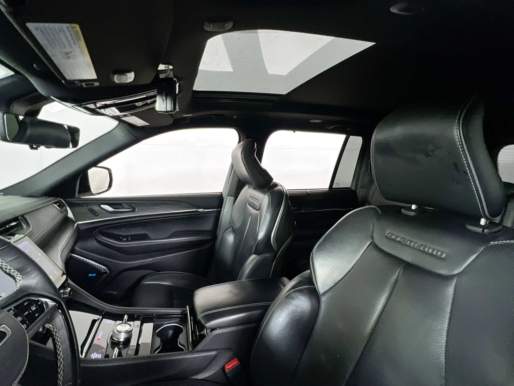 Used 2022 Jeep Grand Cherokee Overland w/ Adv Protech Group III image 22