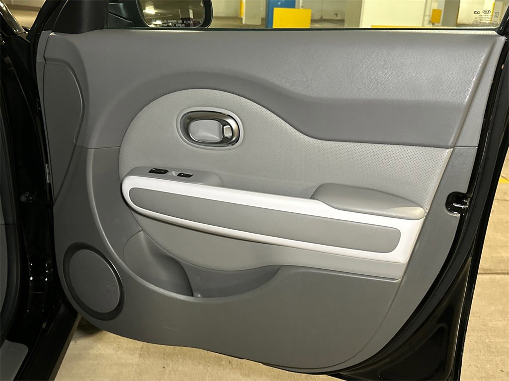 Used 2018 Kia Soul EV + w/ Sun & Fun Package image 14