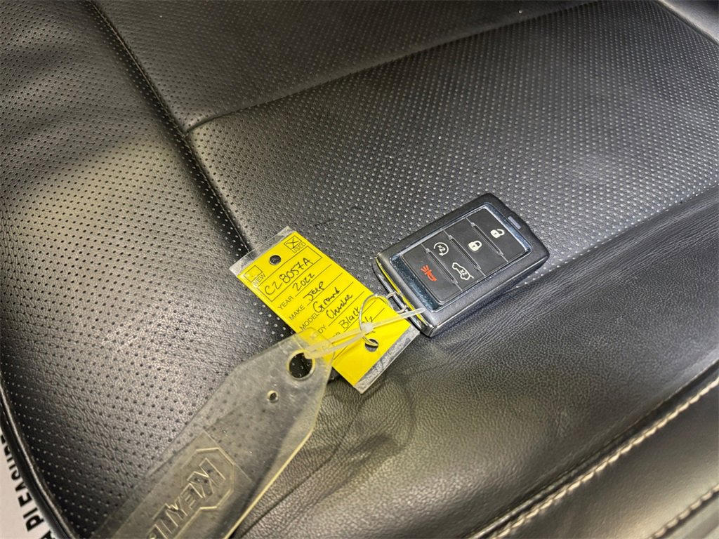 Used 2022 Jeep Grand Cherokee L Limited w/ Luxury Tech Group II image 32