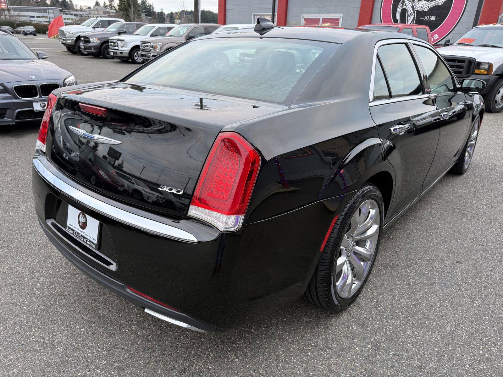 Used 2018 Chrysler 300 Limited image 8