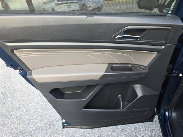 Used 2022 Volkswagen Atlas SE w/ Black Wheel Package image 9