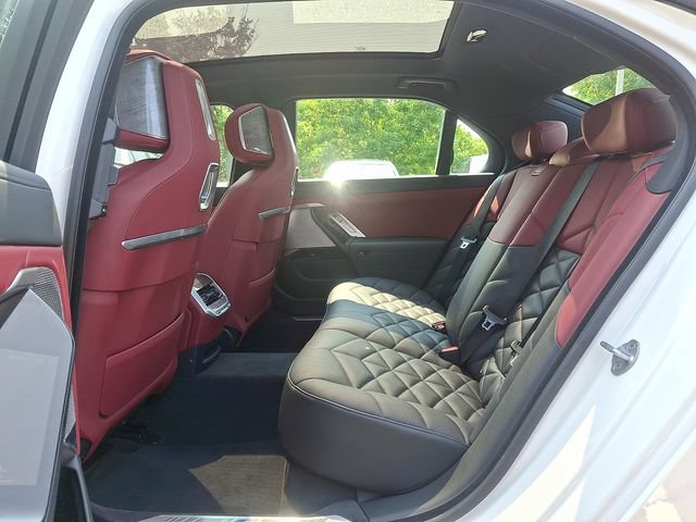 Used 2024 BMW 740i xDrive w/ Premium Package 2 AWD/4WD image 10