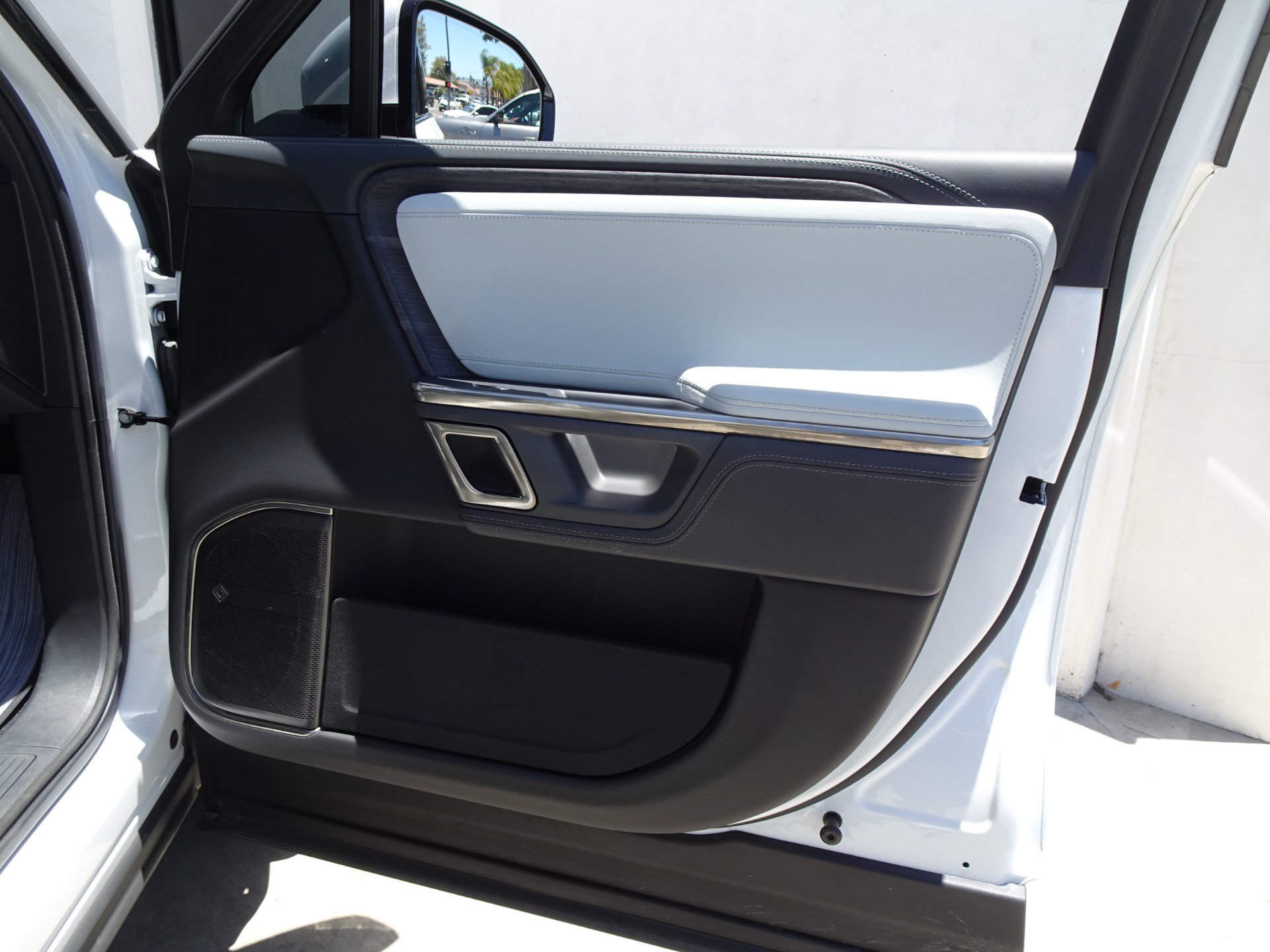 Used 2024 Rivian R1S Adventure AWD/4WD image 22