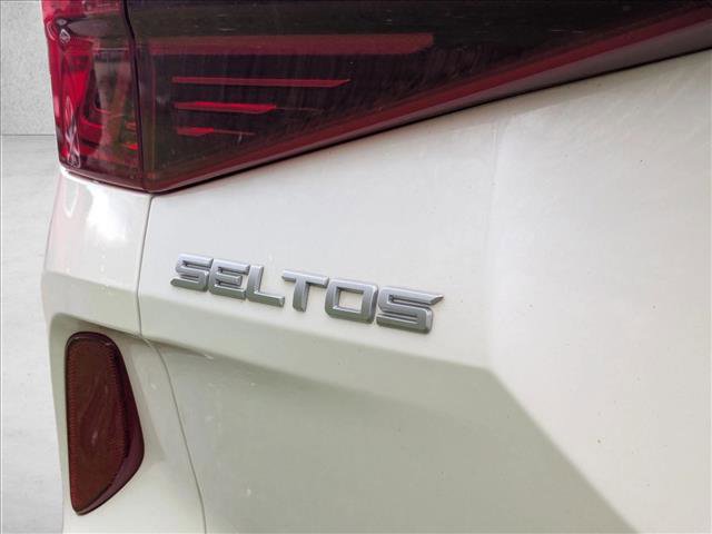 Used 2023 Kia Seltos SX w/ SX Sunroof Package image 11
