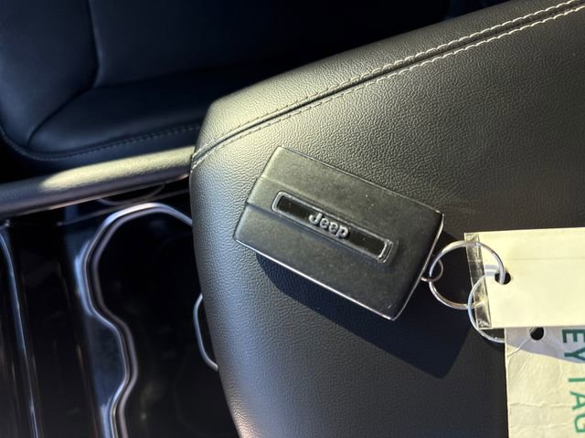 Used 2022 Jeep Grand Cherokee Limited image 22