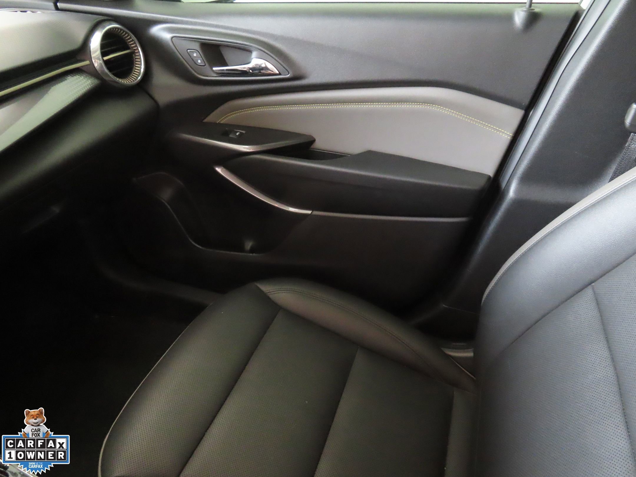 Used 2025 Chevrolet Trax ACTIV w/ Sunroof Package FWD image 19