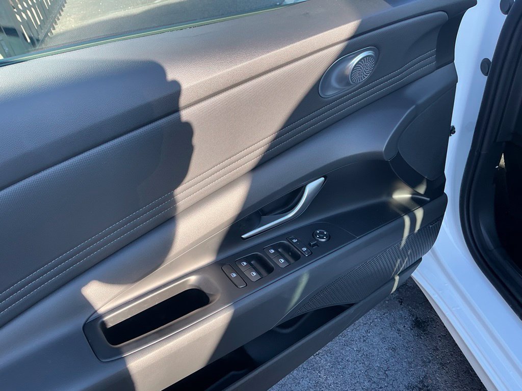 Certified 2026 Hyundai Elantra Limited FWD image 17