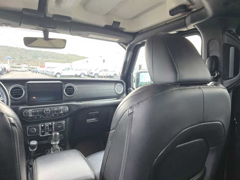 Used 2018 Jeep Wrangler Unlimited Sahara image 14