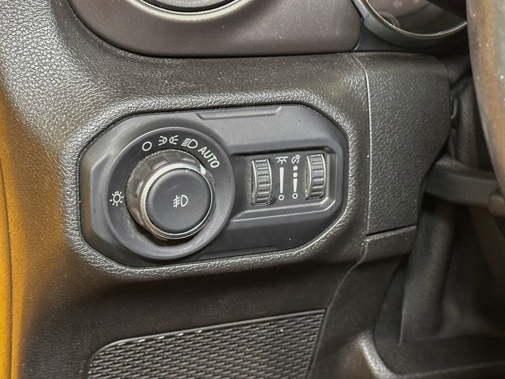 Used 2019 Jeep Wrangler Unlimited Sport S AWD/4WD image 26