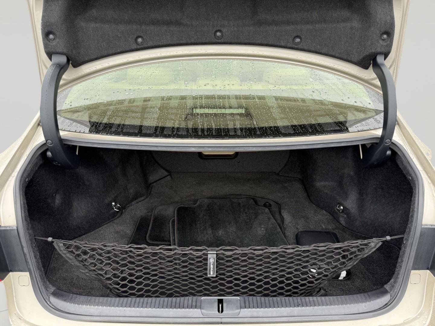 Used 2016 Lexus ES 350 w/ Luxury Package w/Wood Trim image 28