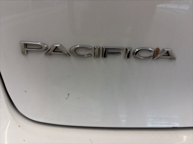Certified 2022 Chrysler Pacifica Touring-L image 7