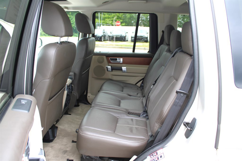 Used 2015 Land Rover LR4 HSE LUX image 21