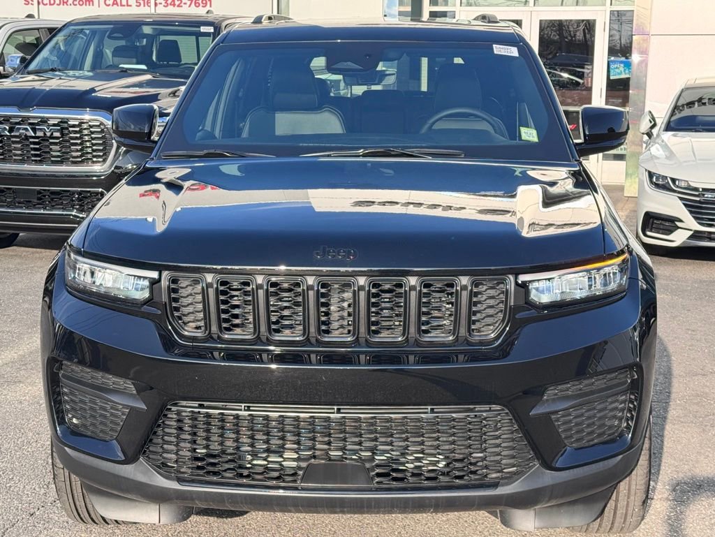 New 2025 Jeep Grand Cherokee Altitude AWD/4WD image 2