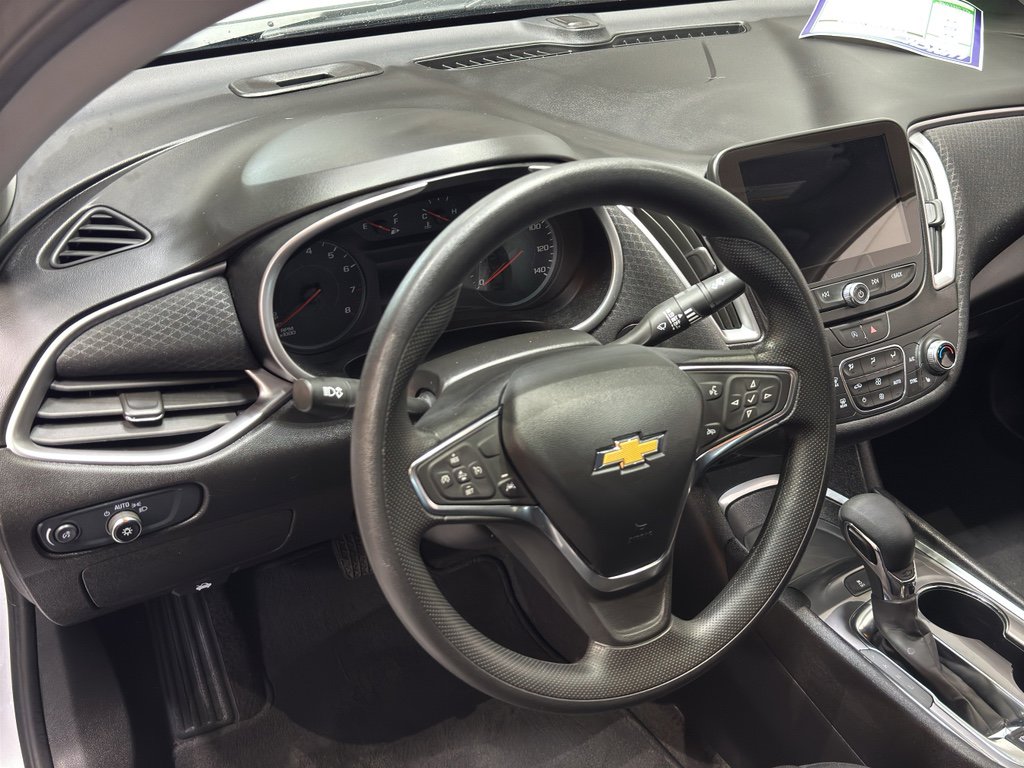 Used 2025 Chevrolet Malibu LT image 15