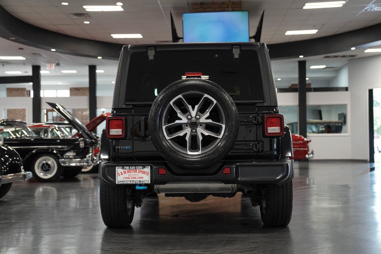 Used 2024 Jeep Wrangler Unlimited w/ Convenience Group AWD/4WD image 14