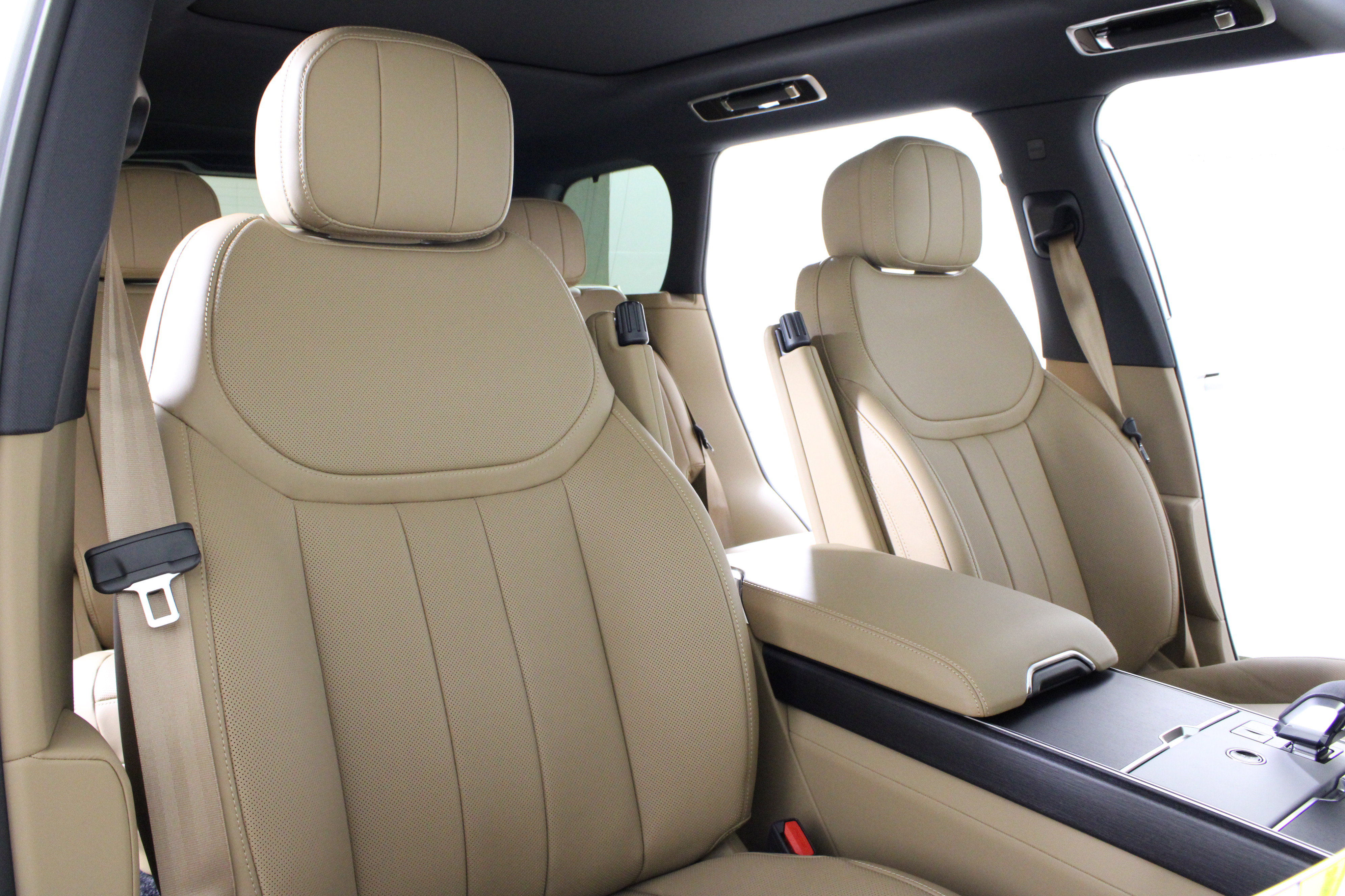 New 2026 Land Rover Range Rover SE image 14