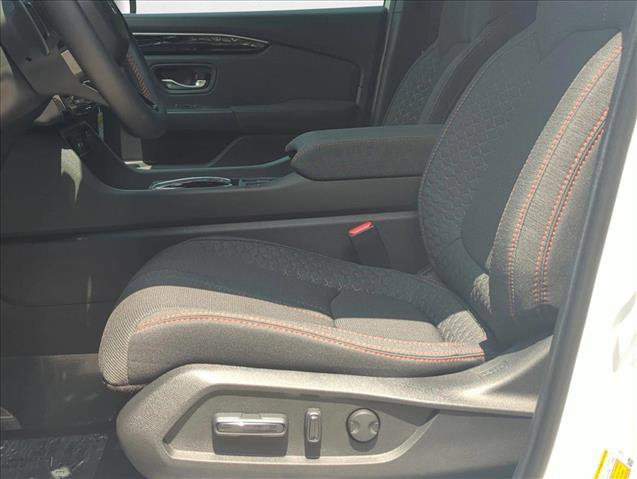 Used 2025 Honda Pilot Sport image 16