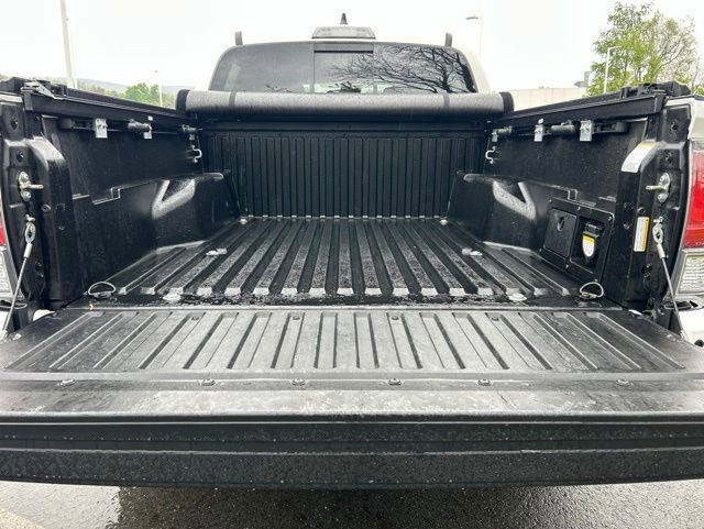 Used 2020 Toyota Tacoma TRD Sport w/ Technology Package AWD/4WD image 31